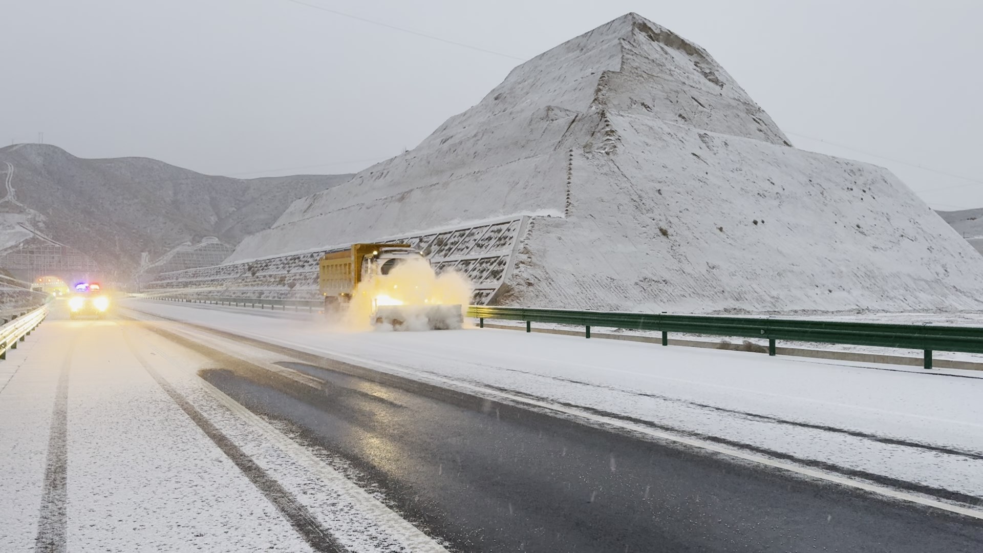 B33477F8E41BD3D8CFBCD9806E96BD15